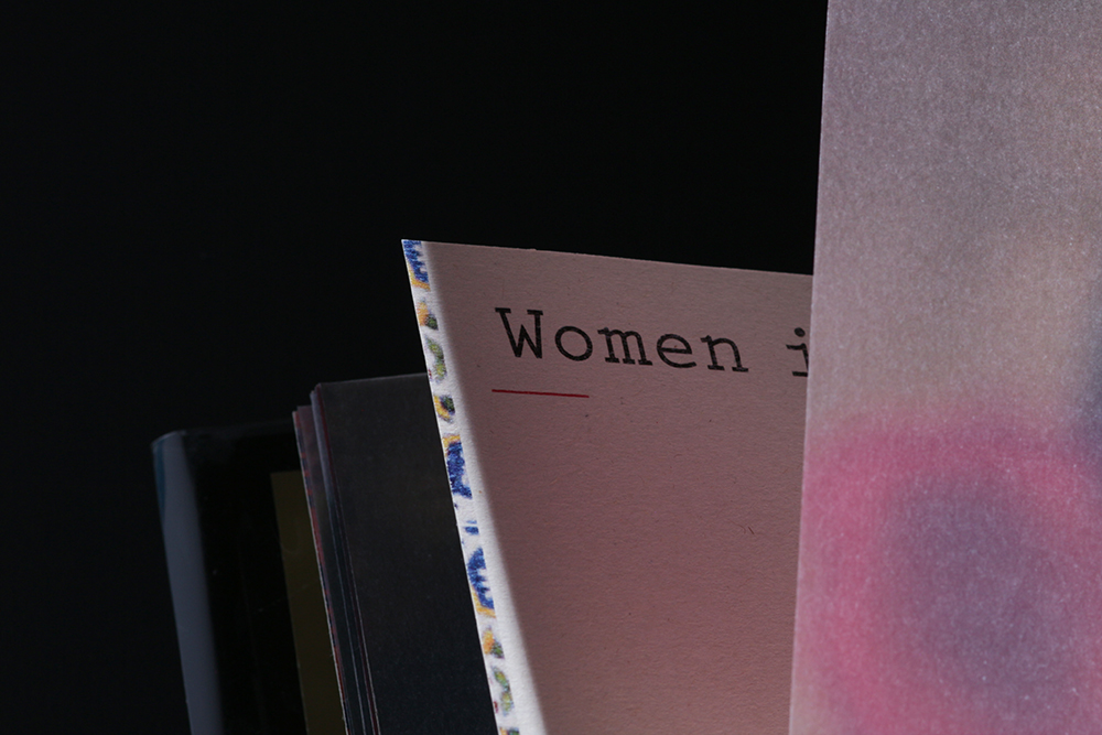 woman book detail2